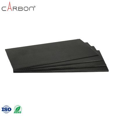 Produits sportifs Coupe CNC de feuille de fibre de carbone à faible densité avec une teneur en cendres de 0.25