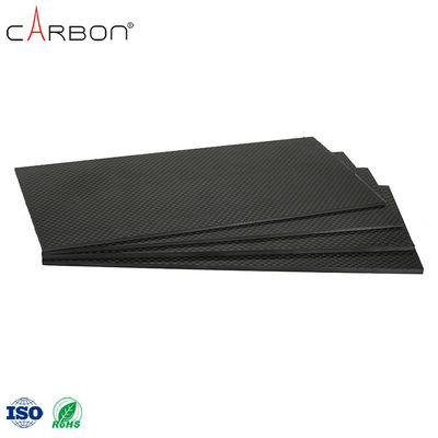 Produits sportifs Coupe CNC de feuille de fibre de carbone à faible densité avec une teneur en cendres de 0.25