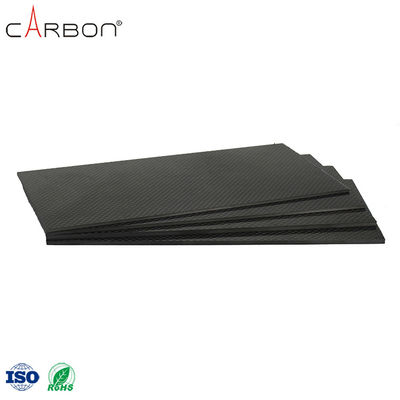 Produits sportifs Coupe CNC de feuille de fibre de carbone à faible densité avec une teneur en cendres de 0.25