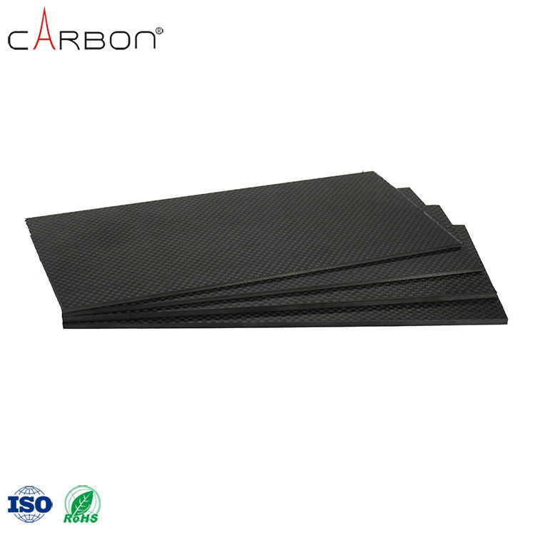 Produits sportifs Coupe CNC de feuille de fibre de carbone à faible densité avec une teneur en cendres de 0.25